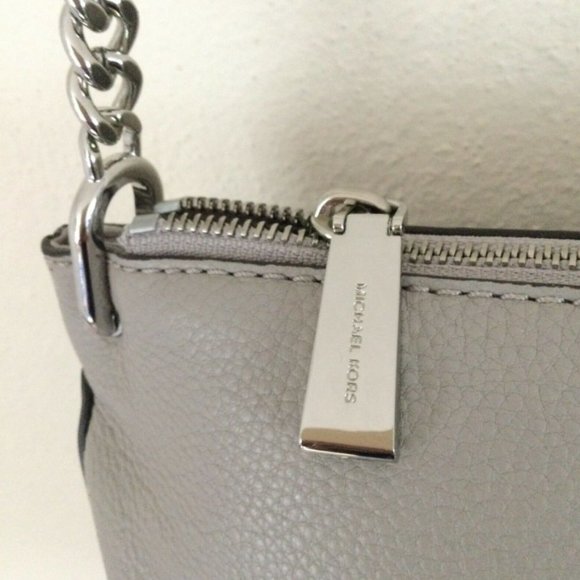 ⛔️SOLD⛔️ MICHAEL KORS Lillie Large Messenger Bag - Picture 5 of 15